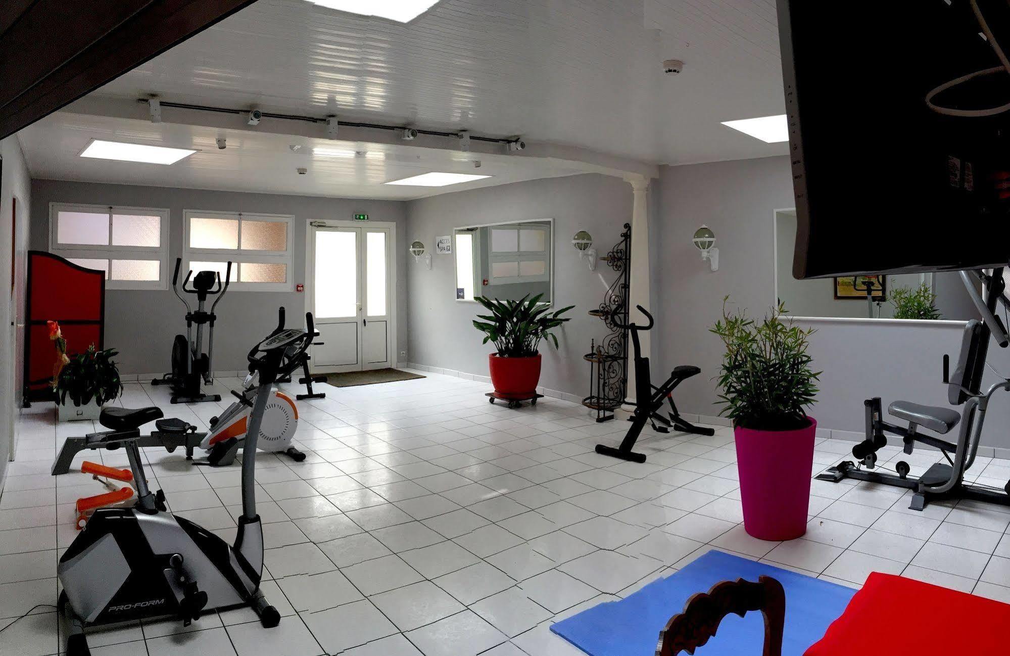 Hôtel Calme Des Pins&Spa Les Sables-dʼOlonne Exterior foto